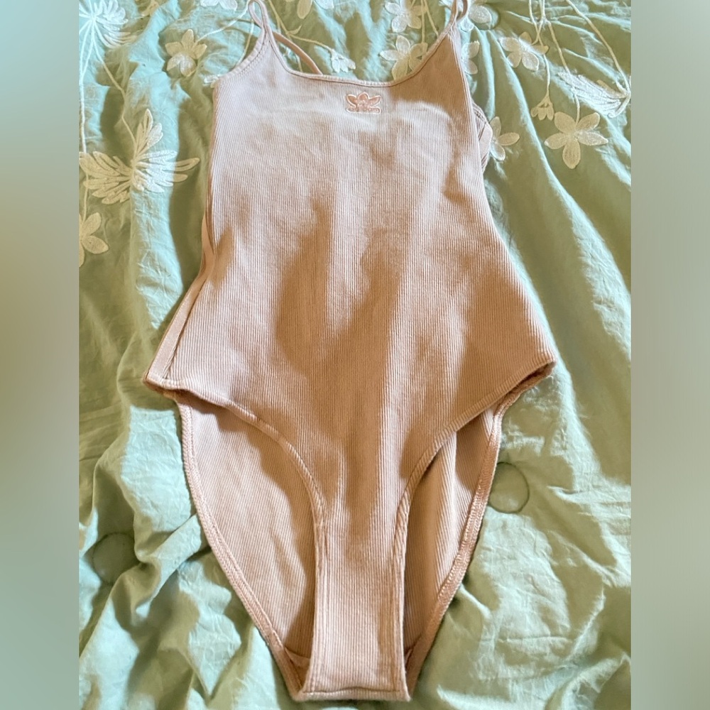 adidas one piece size med